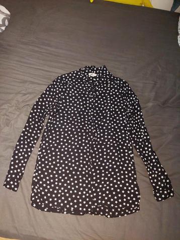 Zwarte blouse met sterrenpatroon beschikbaar voor biedingen