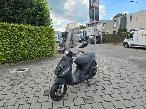 PIAGGIO ZIP 4T IGET FULL OPTION 2018 BLACK ON BLACK, Fietsen en Brommers, Scooters | Piaggio, Zo goed als nieuw, Zip, Ophalen