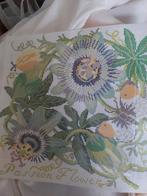 Kussen borduurpakket wol Elizabeth Bradley passiebloem, Ophalen of Verzenden, Nieuw, Borduurpakket