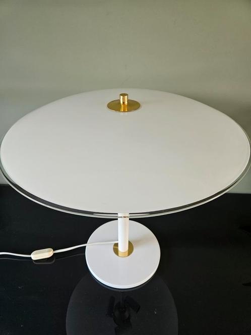 Ikea Solist vintage tafellamp, messing, wit metaal, wit glas, Huis en Inrichting, Lampen | Tafellampen, Gebruikt, Minder dan 50 cm
