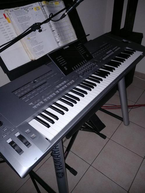 TYROS5 XL MET DRAAGTAS, Muziek en Instrumenten, Keyboards, Zo goed als nieuw, 76 toetsen, Yamaha, Aanslaggevoelig, Met standaard