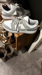 Nike Sneakers - Zo goed als nieuw!, Ophalen of Verzenden, Zo goed als nieuw, Grijs, Sneakers of Gympen