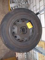 Winterbanden Renault Captur 2013 met wieldoppen, Auto diversen, Wieldoppen, Ophalen of Verzenden, Gebruikt