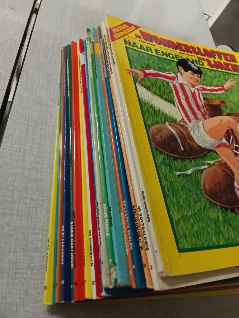 17 stripboeken van De wondersloffen van Sjakie., Meerdere stripboeken, Ophalen of Verzenden, Gelezen