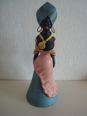 Beeld damesfiguur beschikbaar voor biedingen