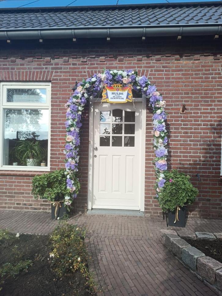Rozenboog met kunstbloemen, Huis en Inrichting, Woonaccessoires | Kransen, Ophalen of Verzenden