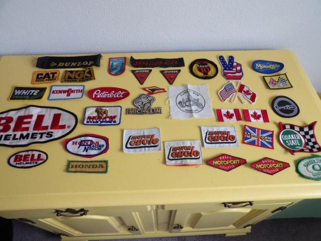 STOFFEN GEBORDUURDE EMBLEMEN (MOTOREN,TRUCKS EA.), Hobby en Vrije tijd, Stoffen en Lappen, Gebruikt, Katoen, Minder dan 30 cm