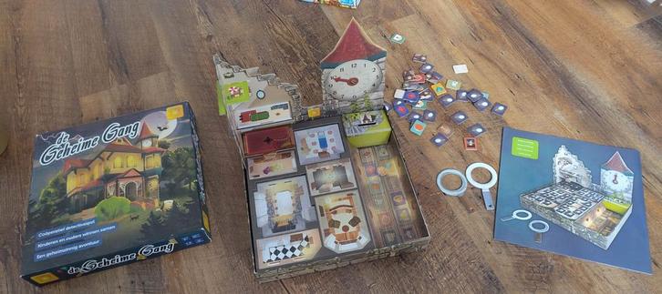 De Geheime Gang - Familiespel, Hobby en Vrije tijd, Gezelschapsspellen | Bordspellen, Zo goed als nieuw, Een of twee spelers, Drie of vier spelers