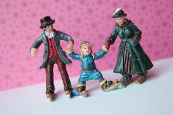 Dickensville figurine voor in een kerstdorp. Leren Schaatsen beschikbaar voor biedingen
