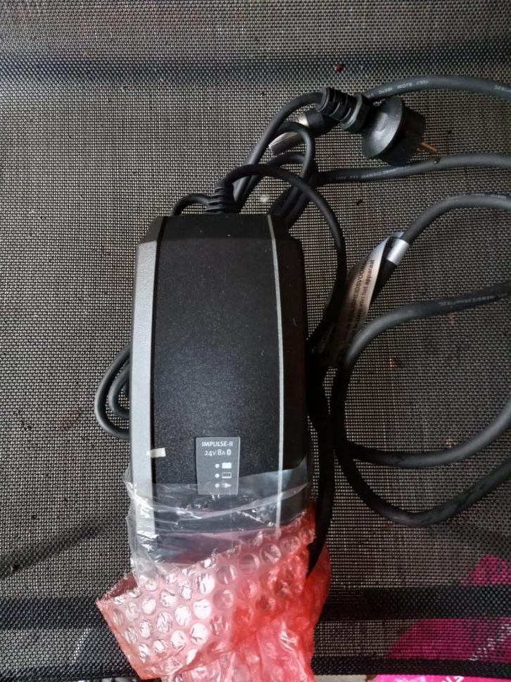 Scootmobiel IMPULSE-II acculader 24v 8A, Auto-onderdelen, Accu's en Toebehoren, Universele onderdelen, Gebruikt, Ophalen