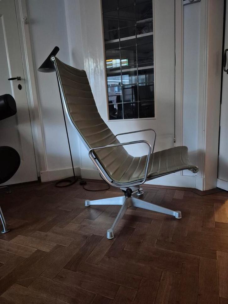 Design vintage Eames EA124 1958 patent pending Miller Vitra, Huis en Inrichting, Fauteuils, Gebruikt, Kunststof, Leer, 50 tot 75 cm