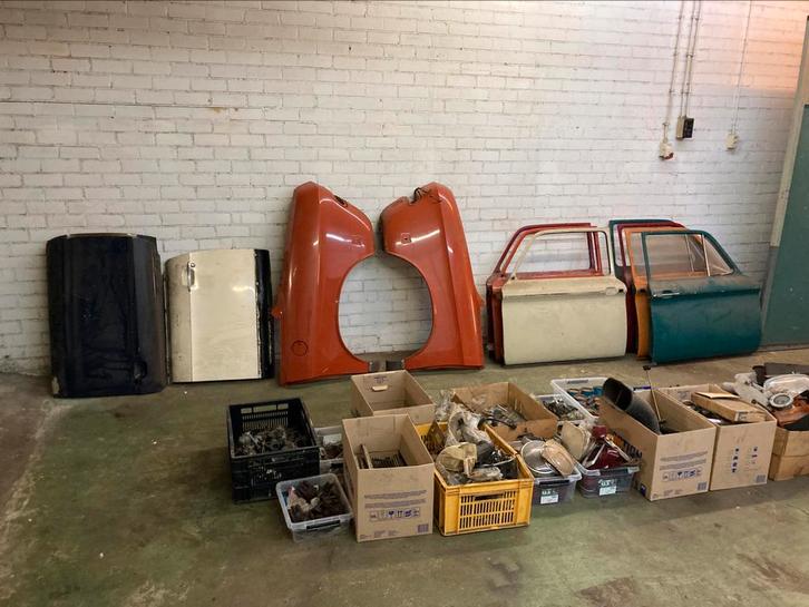 Bod gevraagd op magazijn met NSU auto onderdelen zie foto’s, Auto-onderdelen, Overige Auto-onderdelen, Oldtimer onderdelen, Ophalen