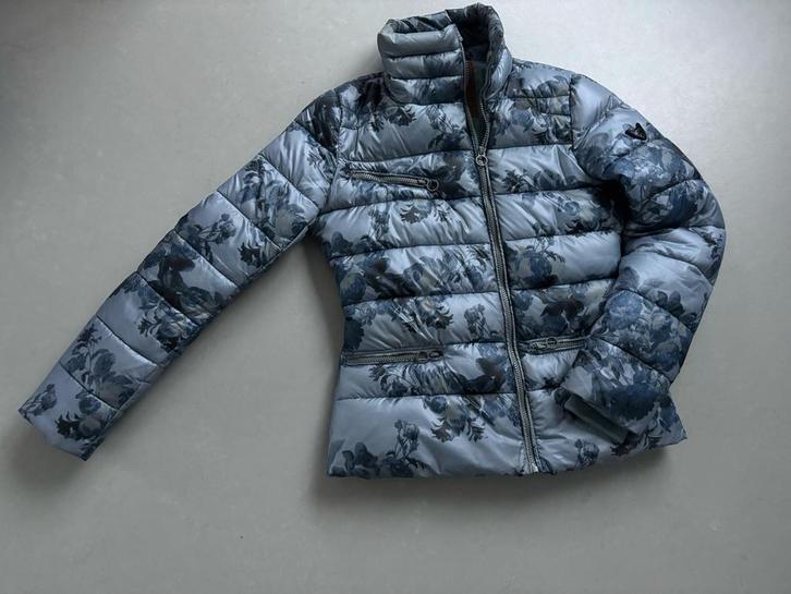 Air Force Pufferjack - Bloemenprint Grijs/Blauw - Maat S, Kleding | Dames, Jassen | Winter, Zo goed als nieuw, Maat 36 (S), Grijs