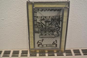  Gebrandschilderd Glas en Loodraampje De Drukker beschikbaar voor biedingen