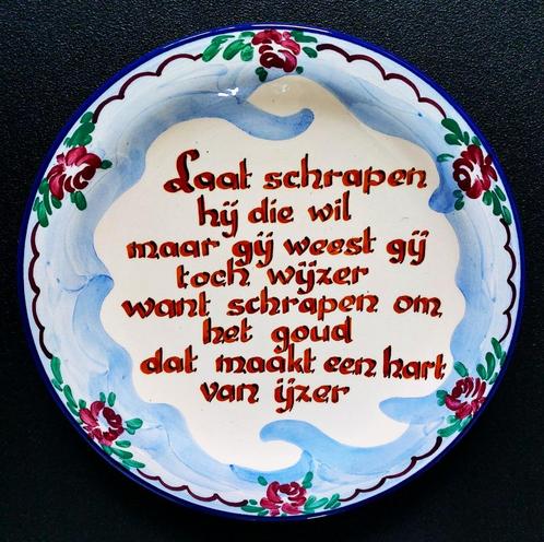 Spreukbord Laat Schrapen....Greta Klaar Vlieg - uut Soest, Antiek en Kunst, Antiek | Keramiek en Aardewerk, Ophalen of Verzenden