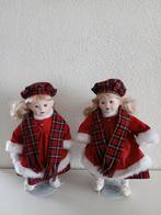 2 Mooie Porseleinen Poppen in Kerst Outfit, Verzamelen, Poppen, Ophalen of Verzenden, Gebruikt, Pop