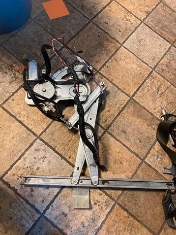Raammechanisme Links Voor Land Rover Discovery 2 2002 beschikbaar voor biedingen