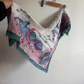 zijden sjaal met vogelprint beschikbaar voor biedingen