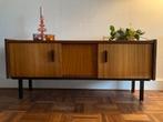 Midcentury vintage klein dressoir, Huis en Inrichting, Kasten | Dressoirs, Ophalen, Gebruikt, 100 tot 150 cm, Mid century teak vintage retro jaren 60 tv meubel
