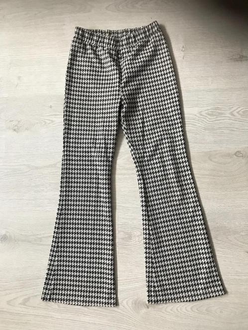 zwart/witte flared broek (Hema) 146/152, Kinderen en Baby's, Kinderkleding | Maat 146, Zo goed als nieuw, Meisje, Broek, Ophalen of Verzenden