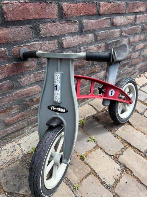 Mooie rooie loopfiets, Kinderen en Baby's, Speelgoed | Buiten | Voertuigen en Loopfietsen, Gebruikt, Loopfiets, Ophalen of Verzenden