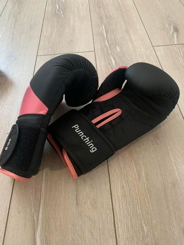 Kickbox set: Handschoenen & Beenbeschermers beschikbaar voor biedingen