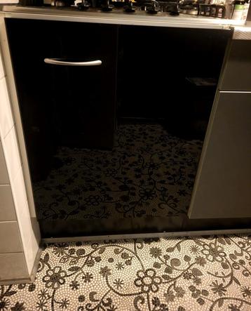 Twee identieke kast deurtjes incl. handvat - zwart beschikbaar voor biedingen