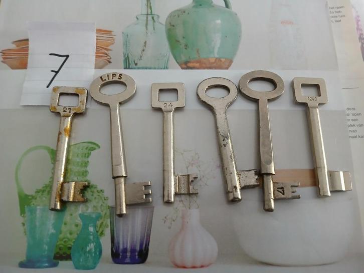 brocante antieke sleutels 6 stuks (adv.7), Antiek en Kunst, Curiosa en Brocante, Ophalen of Verzenden