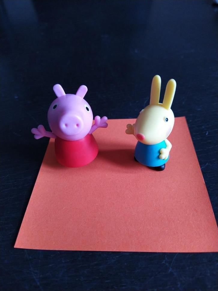 Peppa Pig 2 figuurtjes - Peppa Pig en Rebecca Konijn, Verzamelen, Poppetjes en Figuurtjes, Zo goed als nieuw, Ophalen of Verzenden