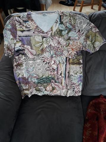 2 Damesvesten , 1 Damestrui en 1 Dames t-shirt beschikbaar voor biedingen