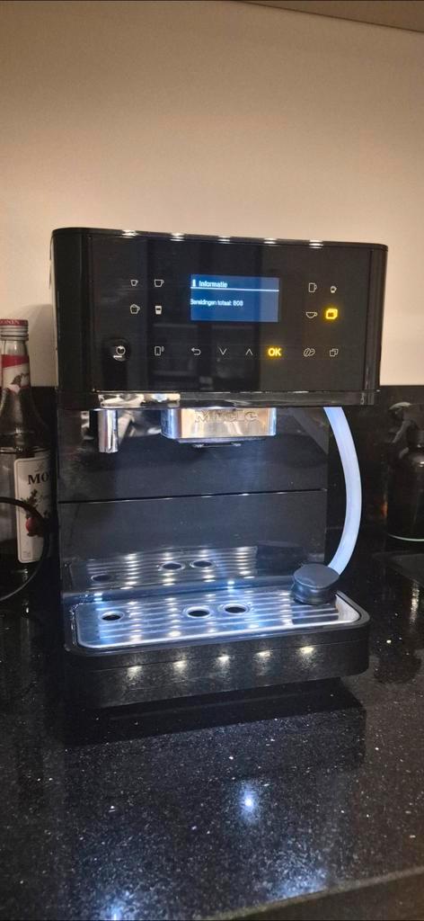 Miele CM 6160 Koffiezetapparaat, Witgoed en Apparatuur, Koffiezetapparaten, Zo goed als nieuw, Koffiebonen, Koffiemachine, 4 tot 10 kopjes