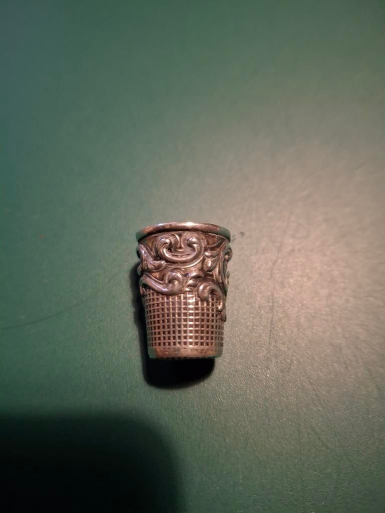 Zilveren  vingerhoed, Antiek en Kunst, Antiek | Goud en Zilver, Ophalen of Verzenden