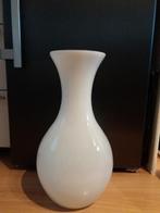 WITTE HOGE VAAS MELKGLAS  ( 51 HOOG ), Huis en Inrichting, Woonaccessoires | Vazen, Ophalen, 50 tot 75 cm, Wit, Nieuw