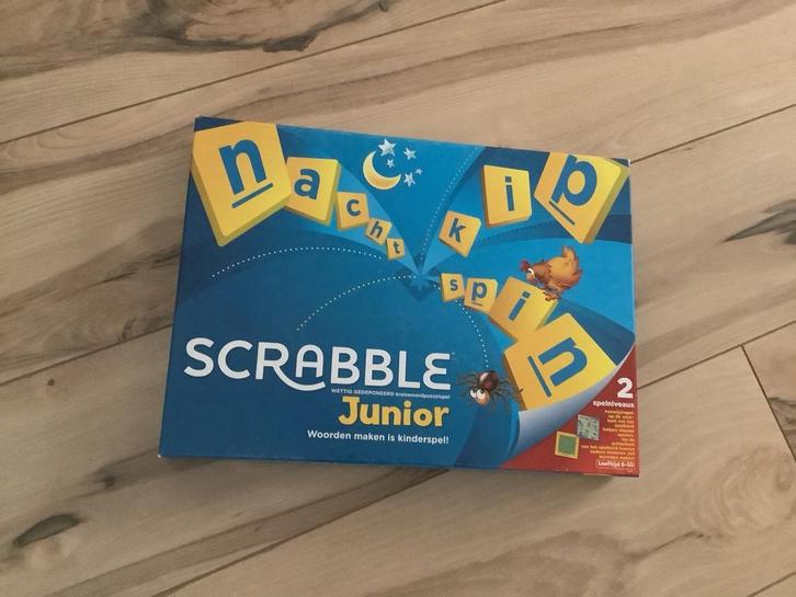 Scrabble Junior - Woordspel voor Kinderen, Hobby en Vrije tijd, Gezelschapsspellen | Bordspellen, Zo goed als nieuw, Een of twee spelers