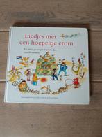 Boekje: Liedjes met een hoepeltje erom, Boeken, Ophalen of Verzenden, Zo goed als nieuw, Fictie algemeen
