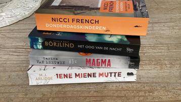 Stapeltje thrillers 2;50 per stuk beschikbaar voor biedingen