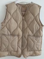 Zara beige bodywarmer gestikt maat 104, Kinderen en Baby's, Ophalen of Verzenden, Zo goed als nieuw, Meisje, Jas