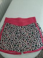 Korte broek panterprint met roze 122/128., Broek, Meisje, Terstal, Ophalen of Verzenden