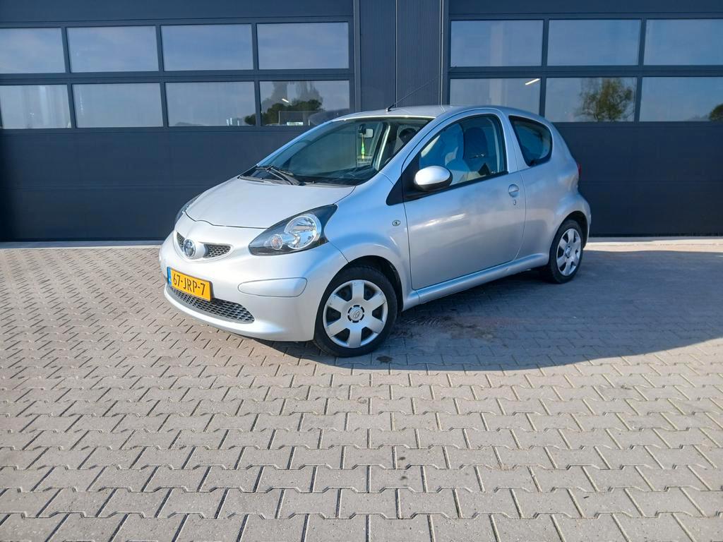 Toyota Aygo 1.0 12V Vvt-i 3DRS MMT 2009 Grijs automaat
