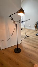 Zwarte vloerlamp van Zuiver, Huis en Inrichting, Lampen | Vloerlampen, Ophalen, Gebruikt, Minimalistisch, Metaal