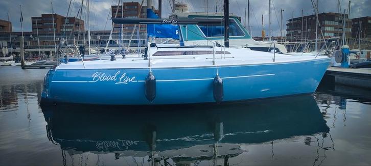 Jouet Voilier J-24, Watersport en Boten, Kajuitzeilboten en Zeiljachten, Zo goed als nieuw, Tour-wedstrijdjacht, Polyester, 6 tot 9 meter