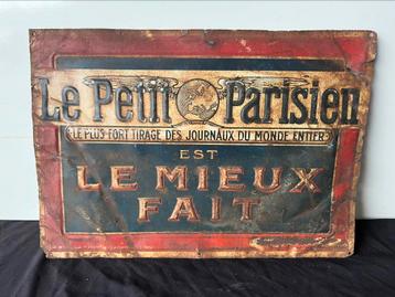 Antiek reclamebord Le Petit Parisien beschikbaar voor biedingen