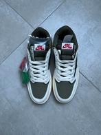 Nike Jordan 1 Low Travis Scott Medium Olive, Kleding | Heren, Schoenen, Ophalen of Verzenden, Nieuw, Overige kleuren