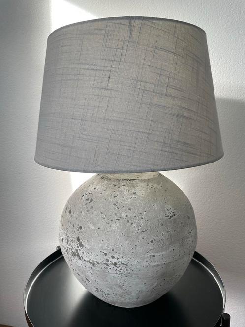Tafellamp Betonlook met Stoffen Kap, Huis en Inrichting, Lampen | Tafellampen, Zo goed als nieuw, Minder dan 50 cm, Stof, Ophalen