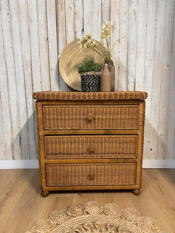 Vintage rotan kastje ladekast kast bohemian beschikbaar voor biedingen