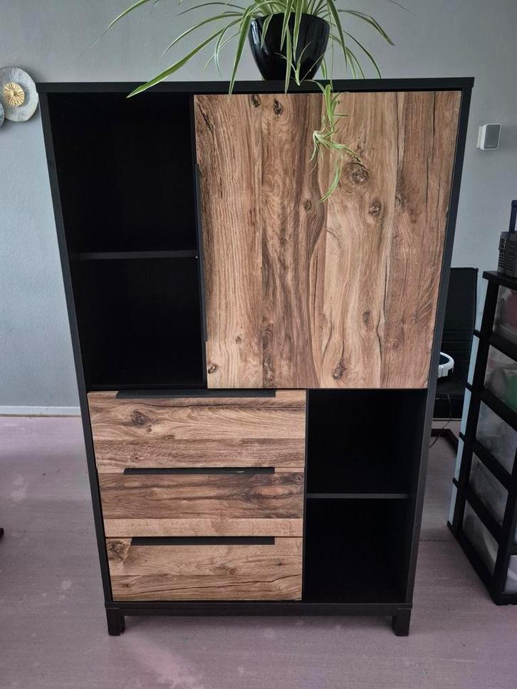 Moderne kast met houtaccenten, Huis en Inrichting, Kasten | Buffetkasten, 150 tot 200 cm, 50 tot 100 cm, 25 tot 50 cm, Metaal