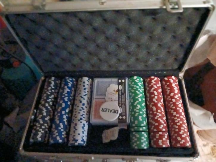 3 Pokersets - Dobbelstenen Missen, Hobby en Vrije tijd, Gezelschapsspellen | Bordspellen, Gebruikt, Drie of vier spelers, Vijf spelers of meer