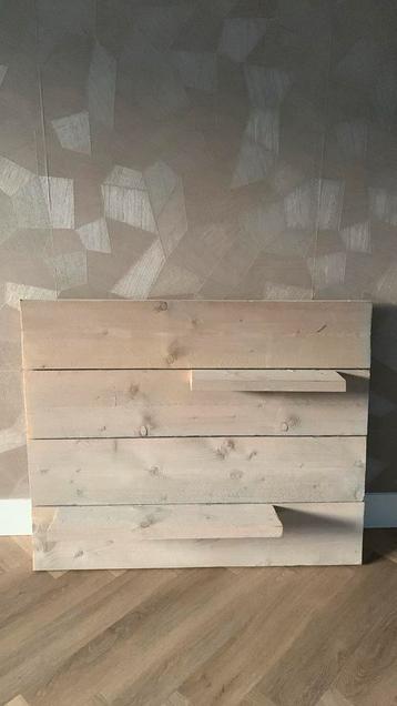 Houten wandmeubel beschikbaar voor biedingen