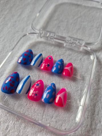 Press on nails beschikbaar voor biedingen