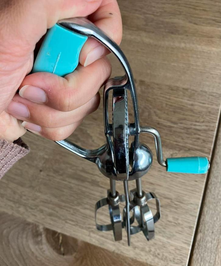 Prachtige vintage Turner & Seymour Handmixer 1950-1958, Antiek en Kunst, Antiek | Keukenbenodigdheden, Ophalen of Verzenden